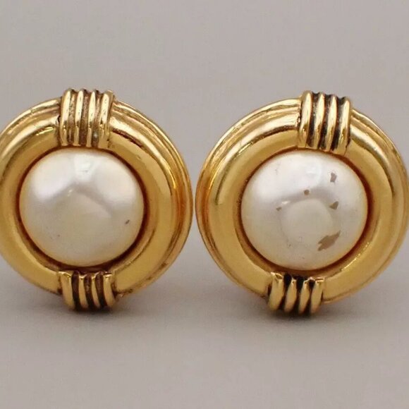 CHANEL Logo Imitation Pearl Button Earrings 23 Clip-On Gold Vintage - Picture 2 of 10